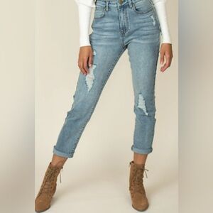 Joyfolie Clancy Girlfriend Denim in Distressed Denim Size 26.
